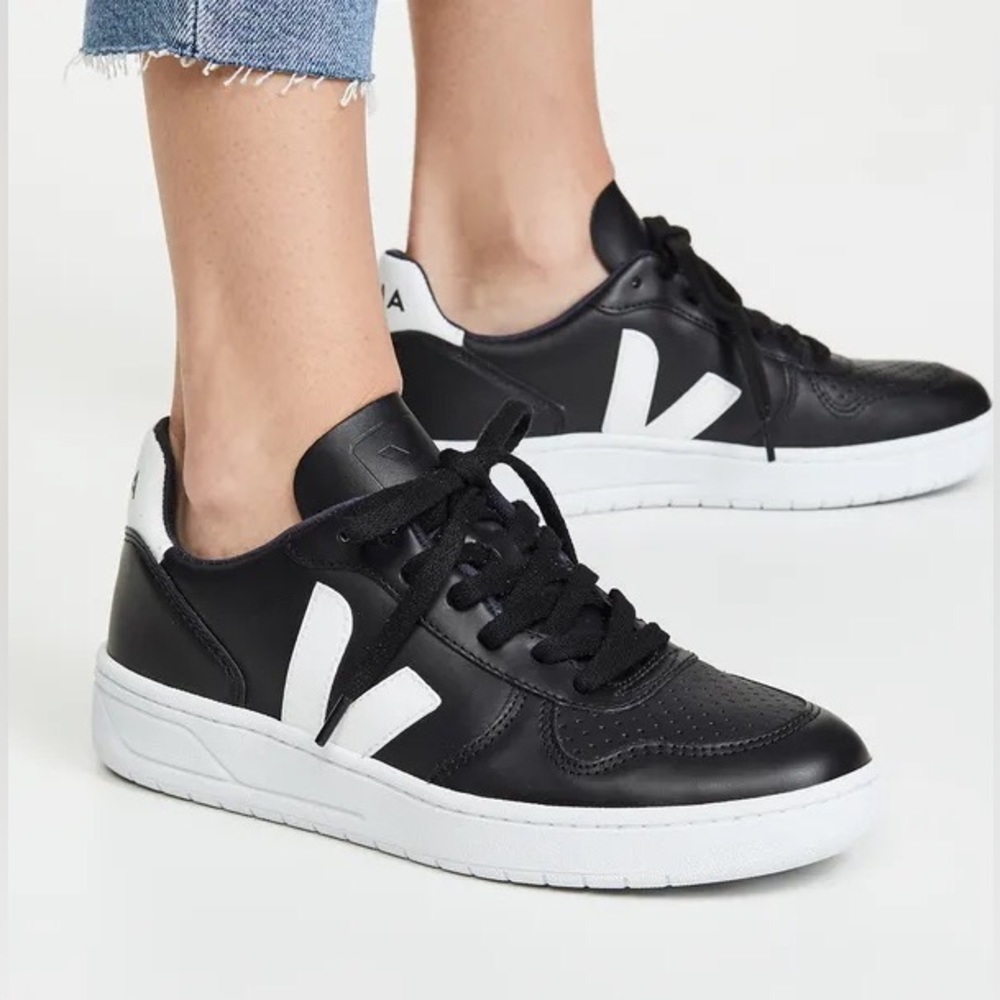 New in box Veja sneaker size 41 EU ~ 8USM/9.5USW